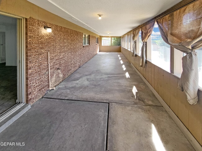 Building Photo - 1001 Shawnee Ln