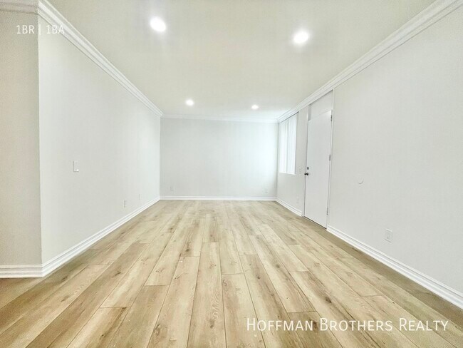 Building Photo - 6062 Fulton Ave