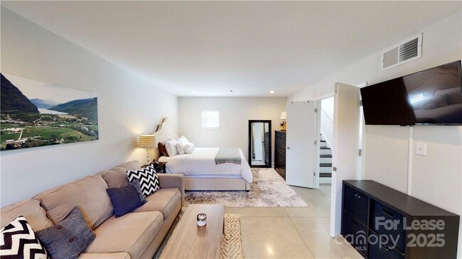 Building Photo - 2058 Atherton Heights Ln