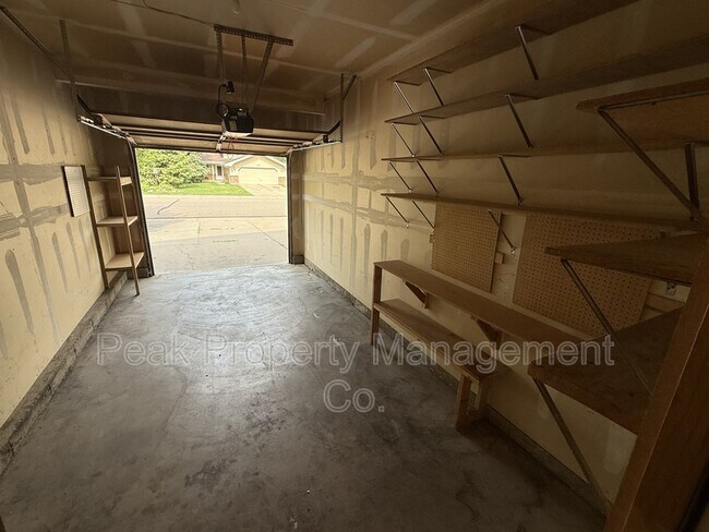 Building Photo - 2720 Sagebrush Dr