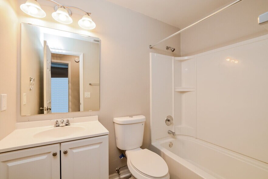 Building Photo - 432 Jeffers St