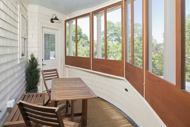 Building Photo - 397 Washington St