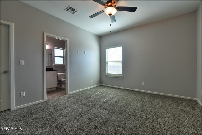 Building Photo - 552 Logwood Ave