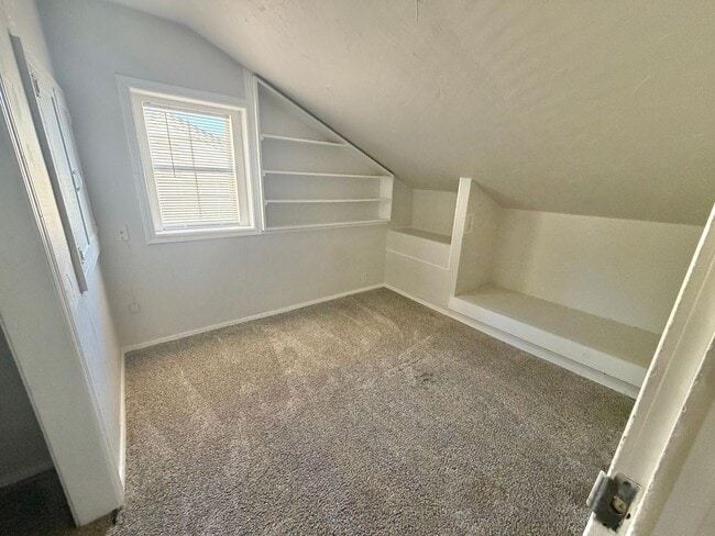 Building Photo - 4 Bedroom home!