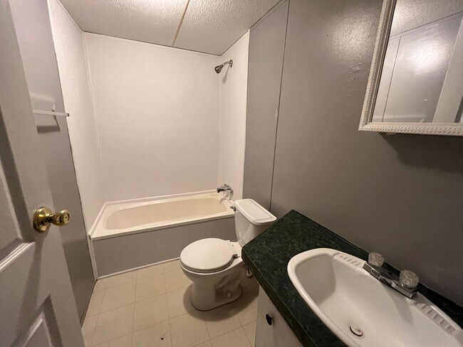 Building Photo - 3 Bedrooms, 2 Bathrooms - Mobile Home in West Rome!