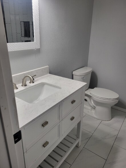 Primary Photo - 14021 Village Terrace Dr