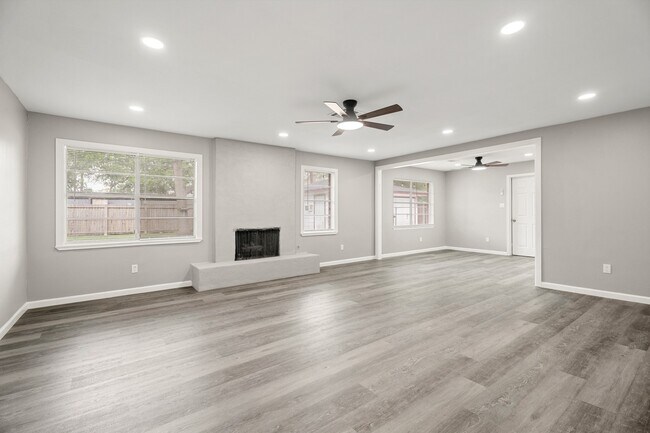 Building Photo - 2707 Mt Vernon Dr