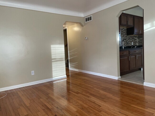 Building Photo - 6904 Norborne Ave