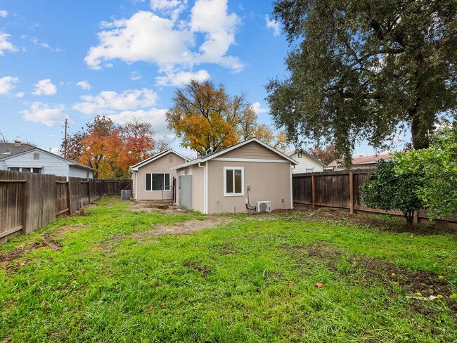 Building Photo - 1032 Pendegast St