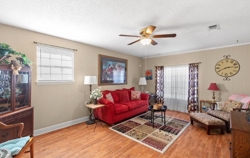 Building Photo - 202 Peartree Cir