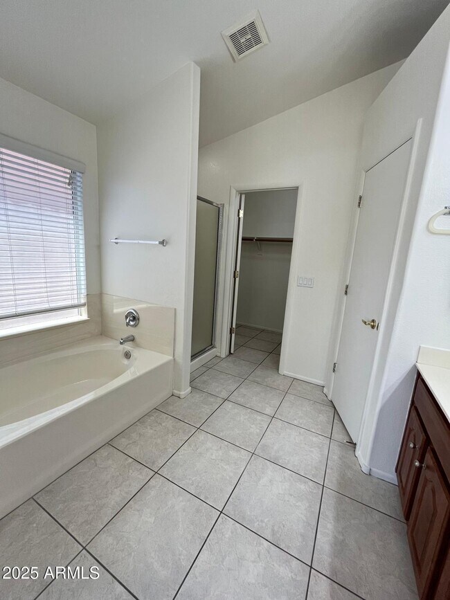 Building Photo - 5023 W Kristal Way