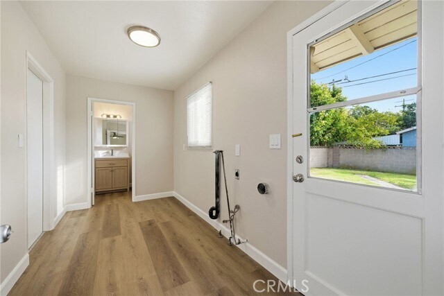 Building Photo - 3122 W Maywood Ave