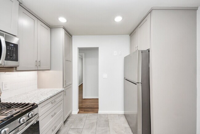 Building Photo - 5003 Enyart St