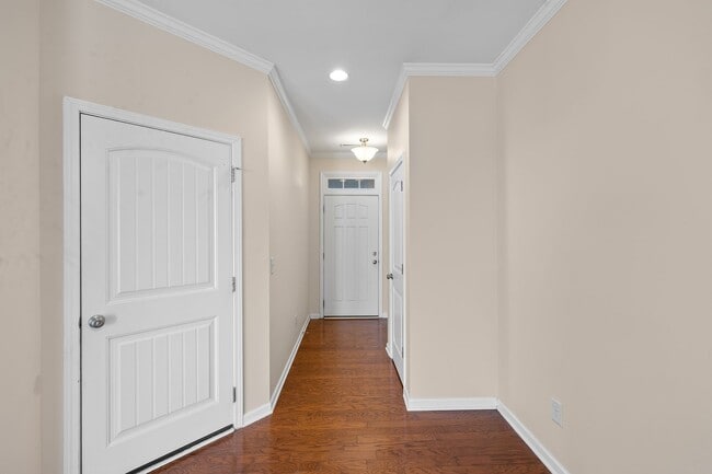 Building Photo - 3 Bedroom - Cary Townhome in Central Location!!! Close to 540 and Research Triangle Park!