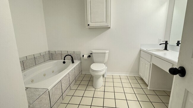 Building Photo - 203 Williamsburg Dr