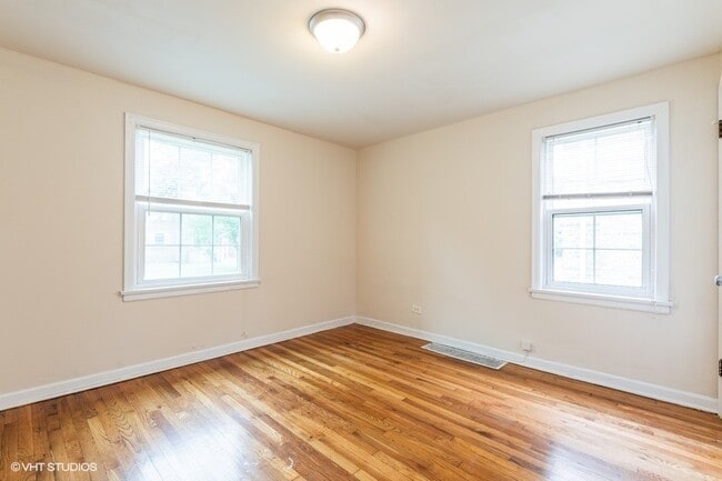 Building Photo - 4243 W Nelson St