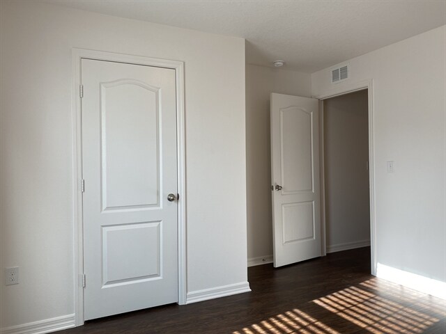 Building Photo - 1122 Brenton Leaf Dr