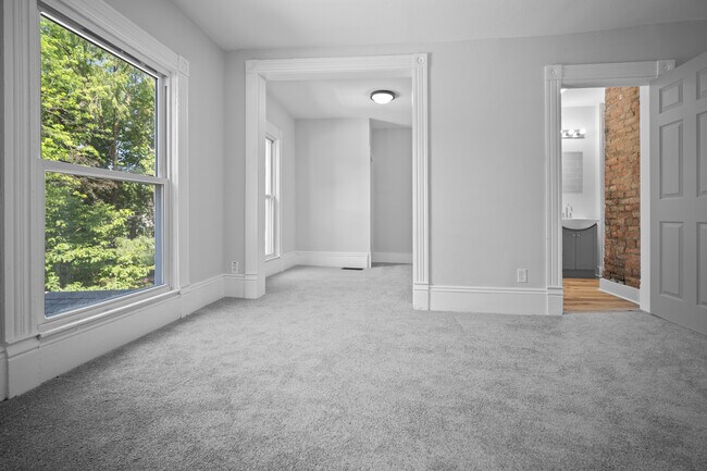 Building Photo - 1101 N Oak St