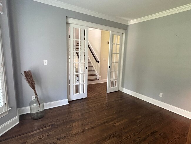 Building Photo - 4 Bed | 2.5 Bath Furnished House in Morris...