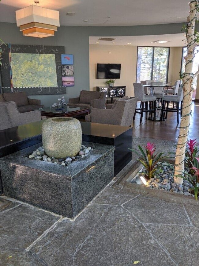 Building Photo - Stunning Condo in Palomino Park