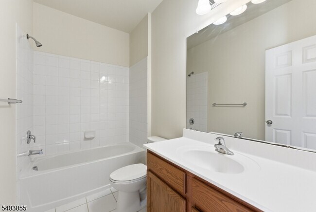 Building Photo - 6 Bond St