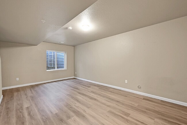 Building Photo - $1,895-3 Bed 3.5 Bath townhome in CO Sprin...