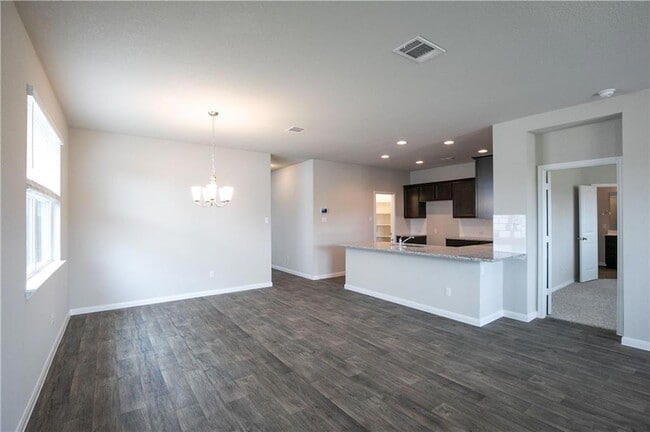 Building Photo - 505 Naset Dr