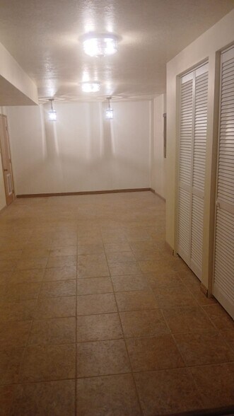 Building Photo - 9650 Buttonwood Dr