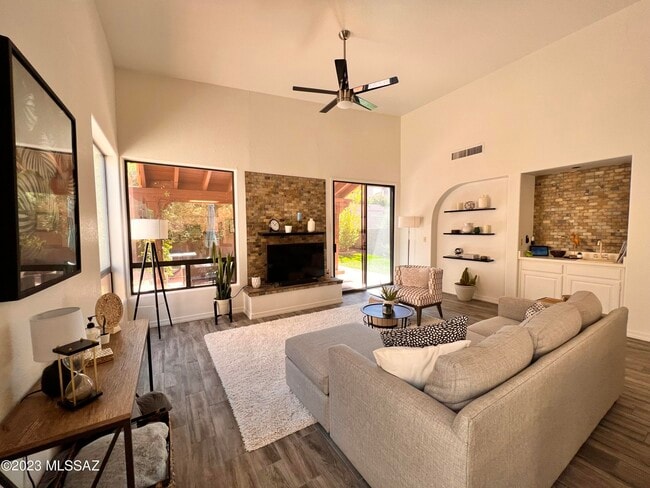 Building Photo - 5848 Bright Star Dr