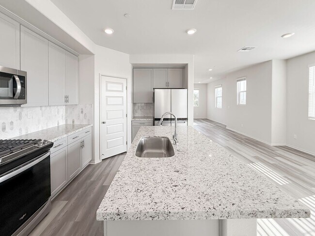 Building Photo - ~ AVAILABLE NOW ~ New Construction Home for Rent in the NEW Heirloom Farms Community in Temecula!