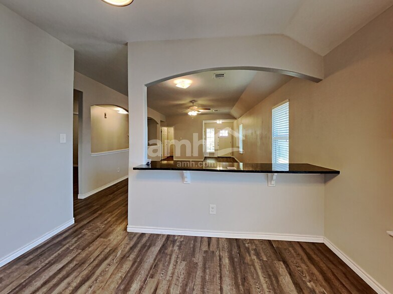Building Photo - 13310 Ambrosa Dr