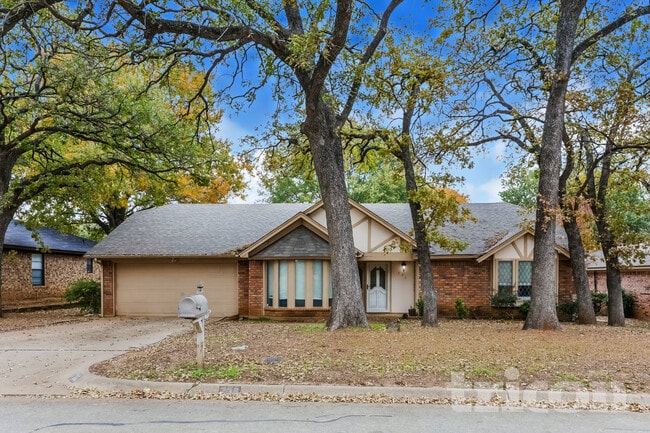 Building Photo - 736 Highland Crest Dr