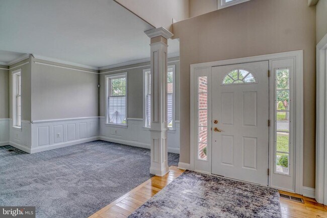 Building Photo - 9902 Player Dr