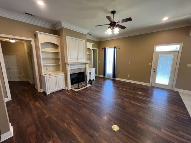 Building Photo - Must See!  Beautiful 4 bd, 3 ba home in co...