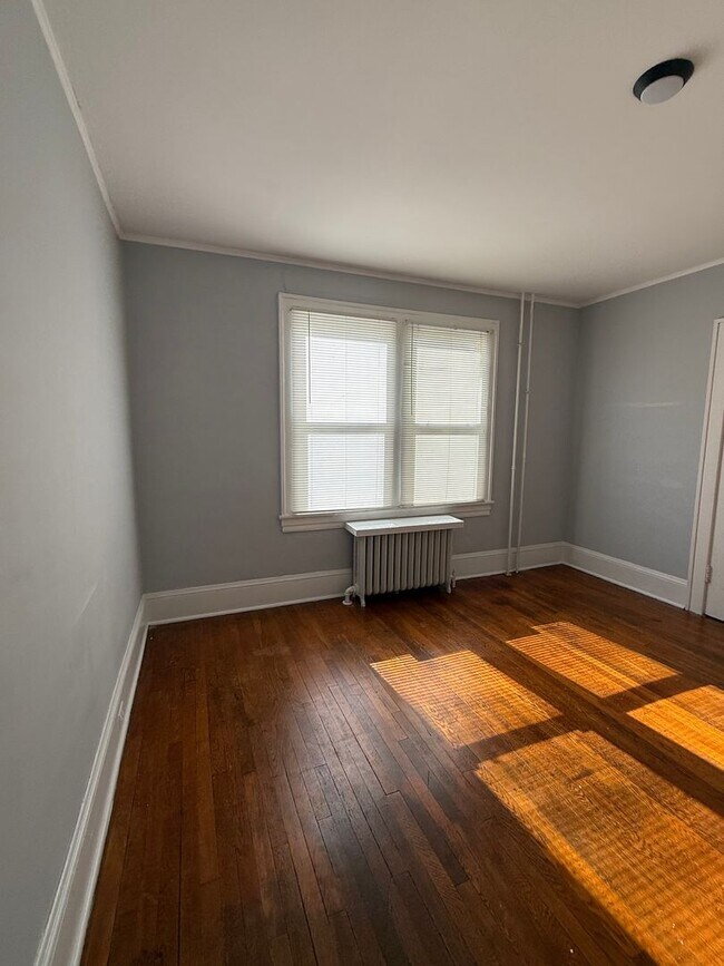 Building Photo - 1610 Hampton Ave SW