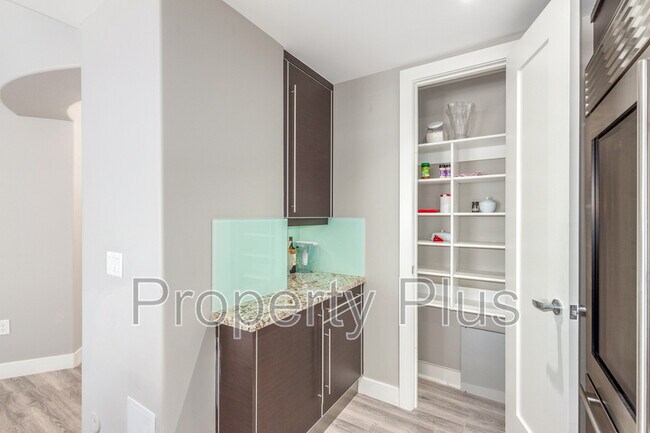 Building Photo - 140 E Rio Salado Pky