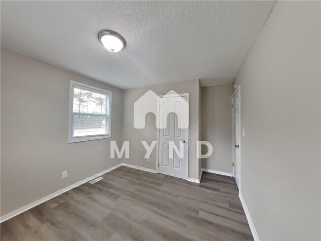 Building Photo - 406 Blair Villa Dr SE