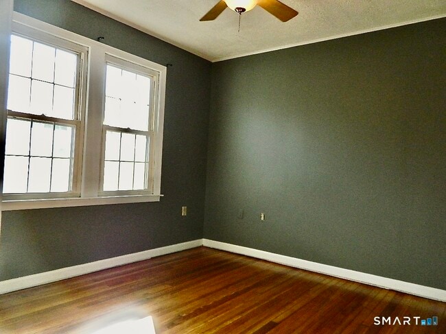 Building Photo - 37 Elm St