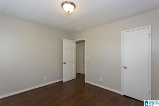 Building Photo - Flexible 3BR/2BA or 2BR + Den Home