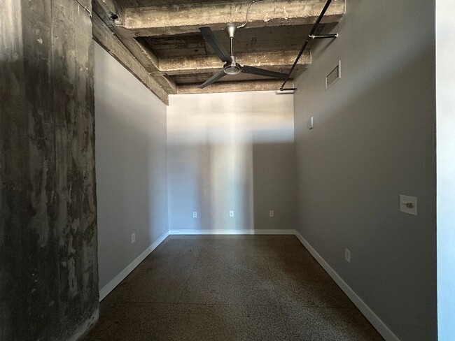 Building Photo - Downtown Fort Worth Texas Condo For Rent "...