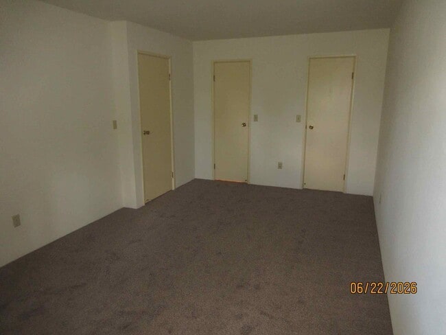 Building Photo - Upper 2 bedroom plus den in Germantown