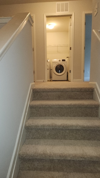 Building Photo - 2633 Taton Ct