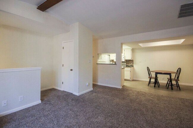 Building Photo - 2 Bed / 1 Bath Condo South Tulsa