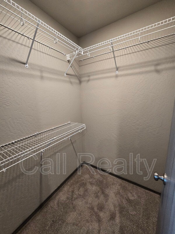 Building Photo - 9618 E Nixon Ln