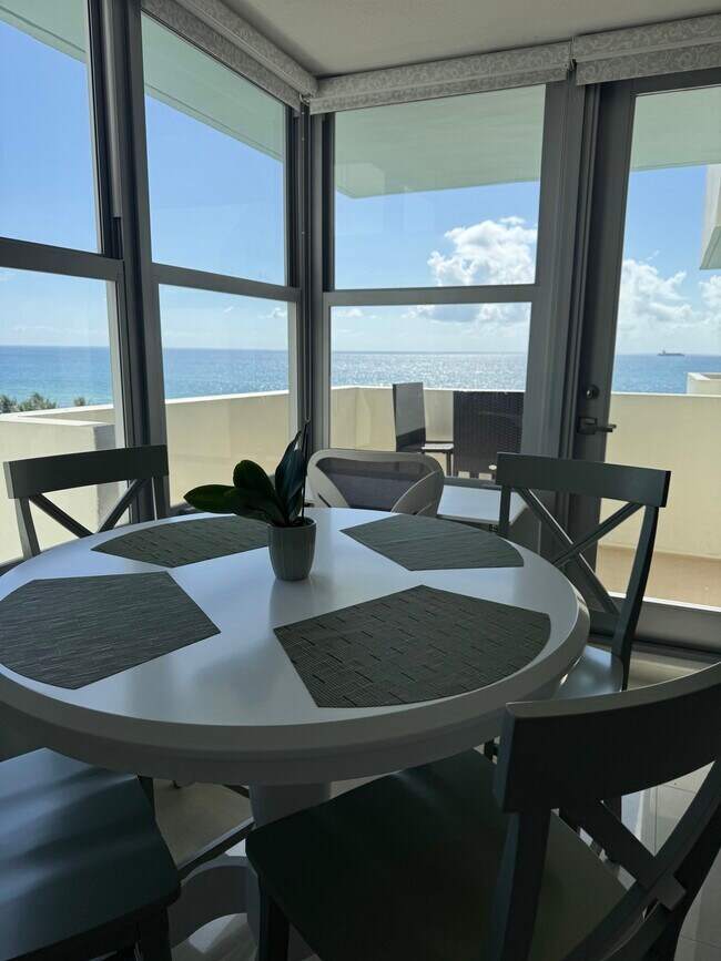 Building Photo - 2899 Collins Ave