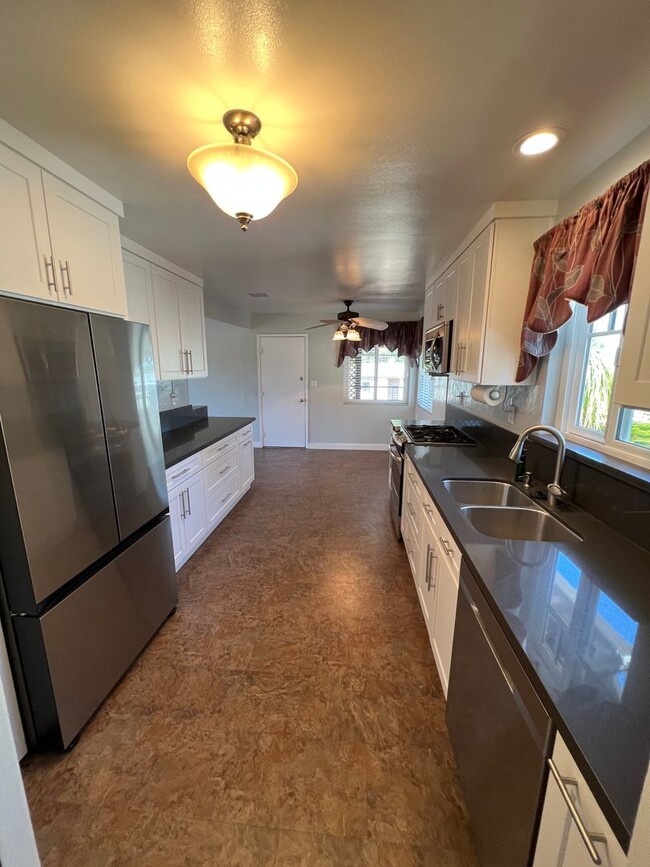 Building Photo - Move in Special!! $750 off 1st Month's Rent!!