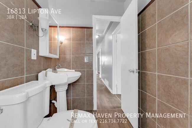 Building Photo - 16813 Lipton Ave, Cleveland - Charming 3 B...