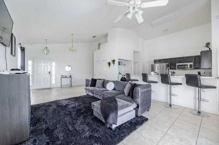 Building Photo - 1005 Corvina Dr