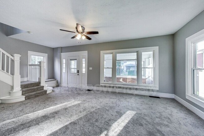 Building Photo - 3470 N Kenwood Ave