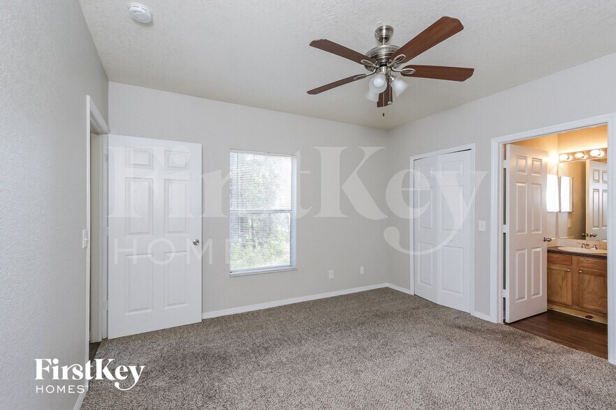 Building Photo - 3422 Renault Cir